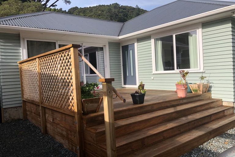 Photo of property in 39 Sunny Grove, Wainuiomata, Lower Hutt, 5014
