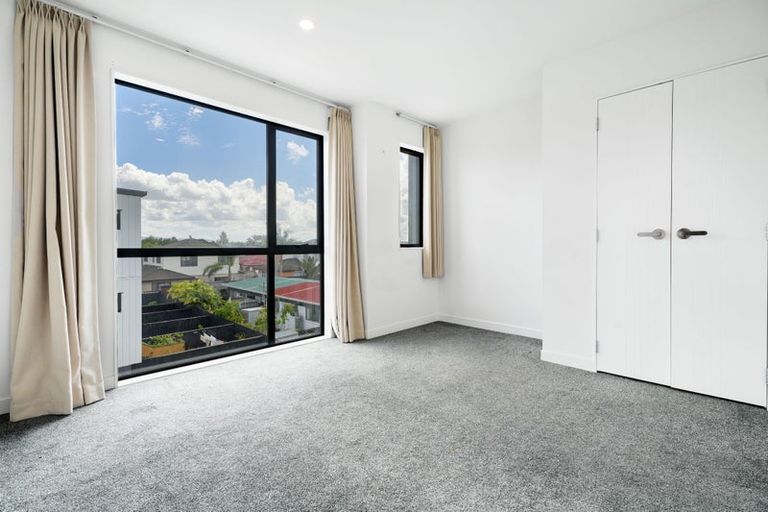 Photo of property in 19 Taipahitini Road, Rosehill, 2113