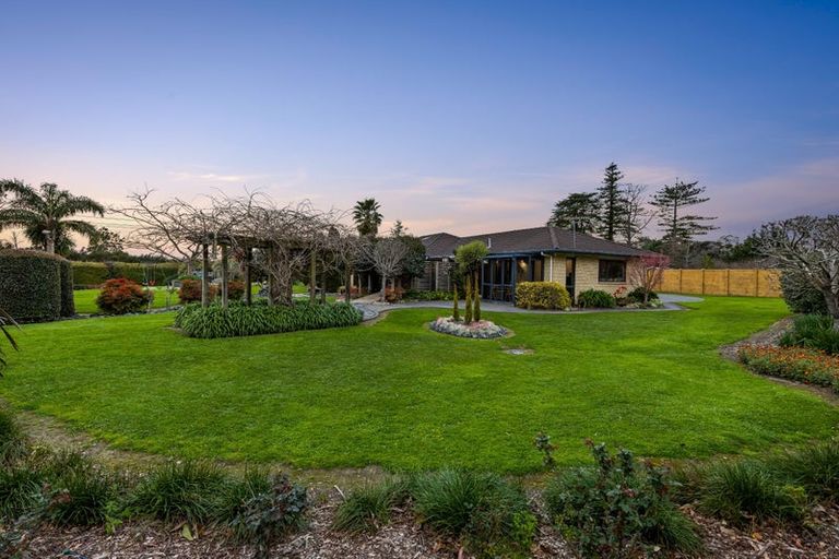 Photo of property in 41 Whangaparaoa Road, Red Beach, 0932