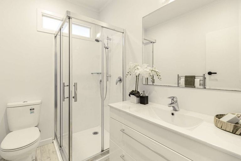 Photo of property in 72 Ngataringa Road, Devonport, Auckland, 0624