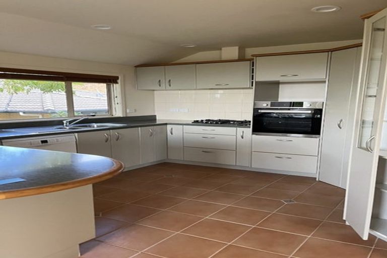 Photo of property in 4 Nottingham Place, Northcross, Auckland, 0630