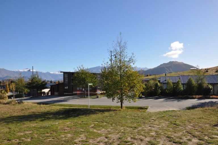 Photo of property in 4 Hoheria Rise, Wanaka, 9305