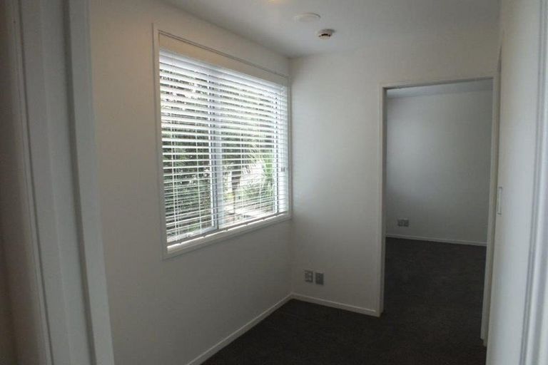 Photo of property in Shoal Haven Apartments, 212a/130 Anzac Street, Takapuna, Auckland, 0622
