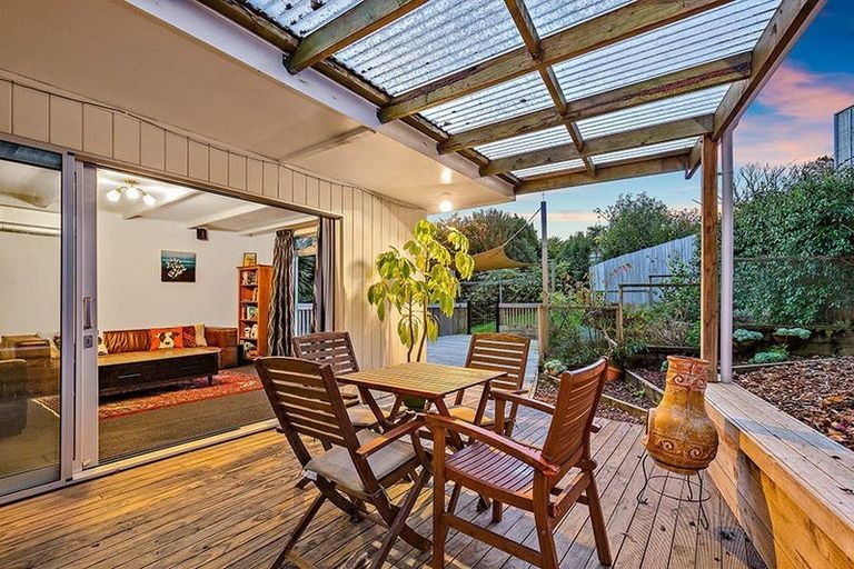 Photo of property in 25 Crompton Road, Massey, Auckland, 0614
