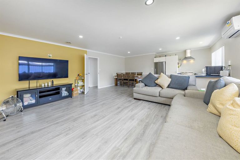 Photo of property in 12d Princess Street, Takanini, 2112