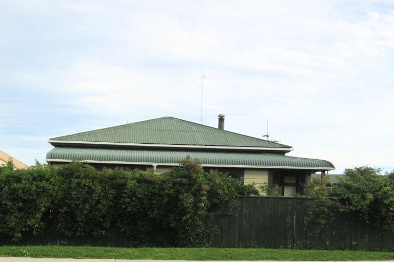 Photo of property in 16 Ngapotiki Street, Paraparaumu Beach, Paraparaumu, 5032