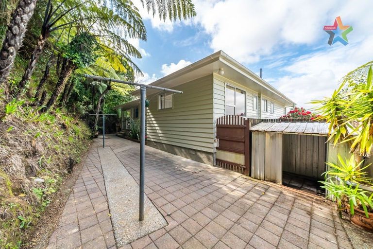 Photo of property in 111 Tirohanga Road, Tirohanga, Lower Hutt, 5010