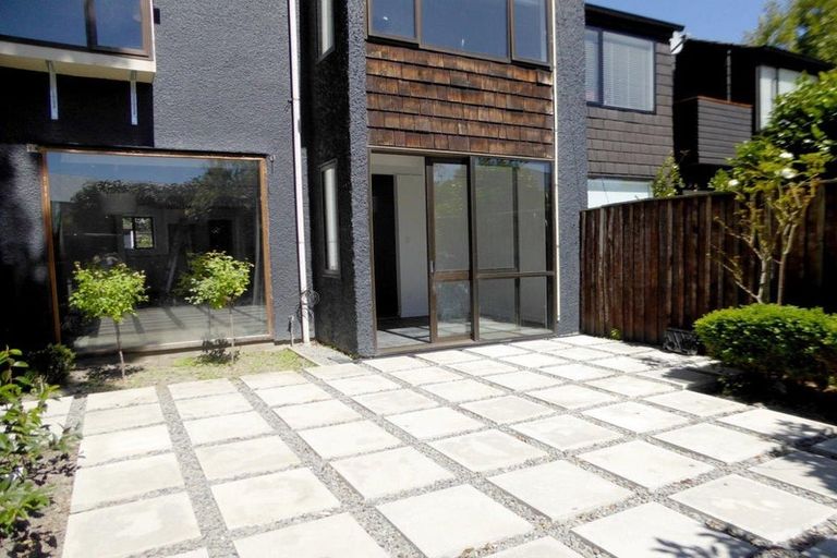 Photo of property in 52 Aikmans Road, Merivale, Christchurch, 8014