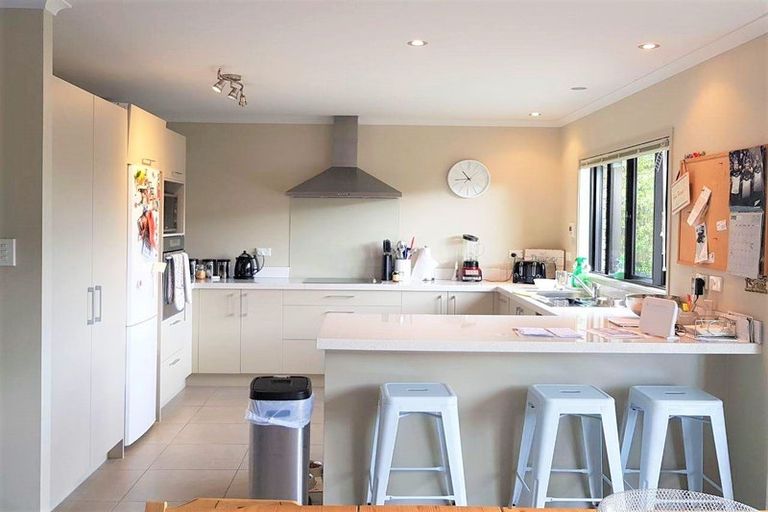 Photo of property in 19 Saltwood Street, Red Beach, 0932