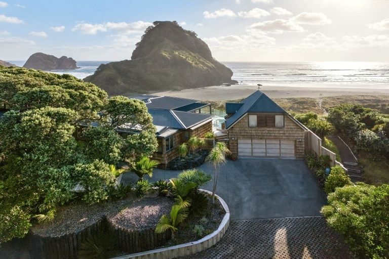 Photo of property in 24 Garden Road, Piha, 0772