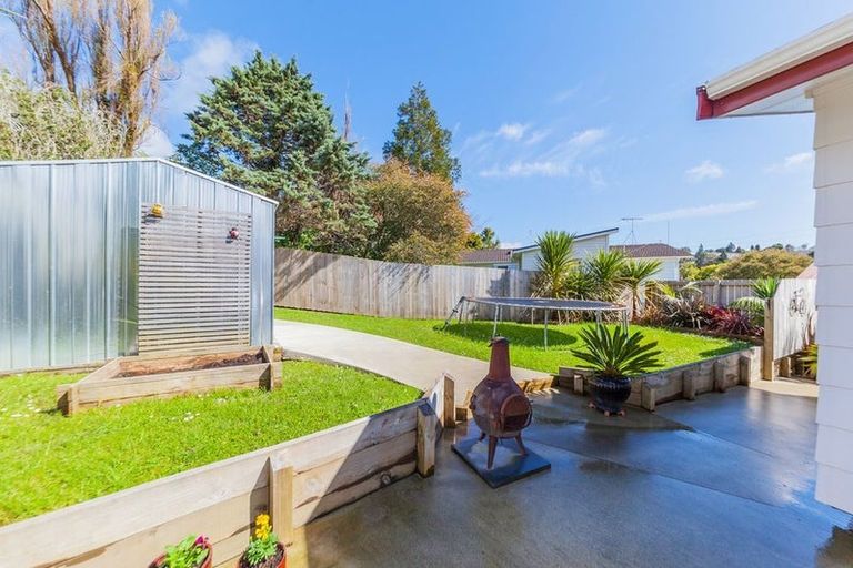 Photo of property in 18 Garton Drive, Massey, Auckland, 0614