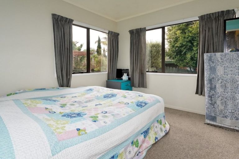 Photo of property in 6 Oakhaven Place, Ranui, Auckland, 0612