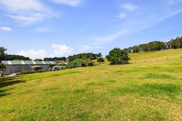 Photo of property in 321 Muriwai Valley Road, Muriwai, Waimauku, 0881