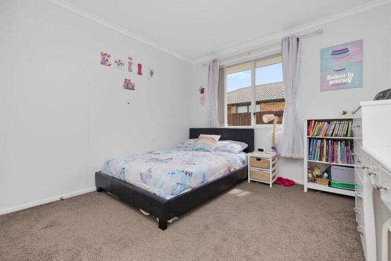 Photo of property in 33 Seabreeze Place, Papamoa Beach, Papamoa, 3118