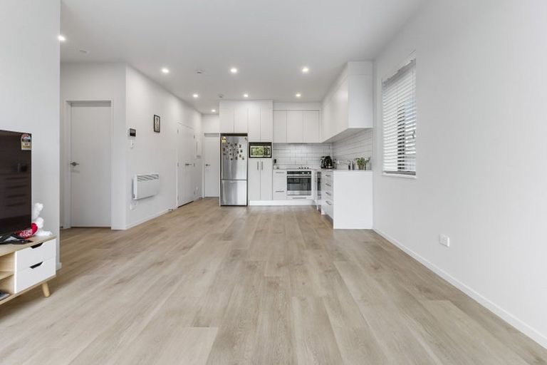Photo of property in 25 Potter Avenue, Northcote, Auckland, 0627