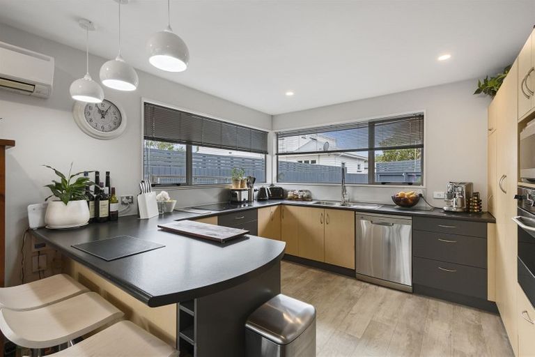 Photo of property in 137a Wilsons Road, Saint Martins, Christchurch, 8022