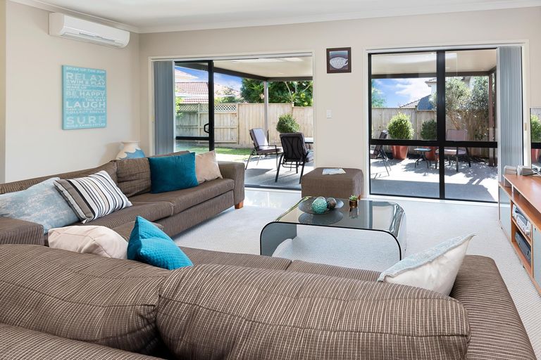 Photo of property in 19 Fairbairn Place, East Tamaki Heights, Auckland, 2016
