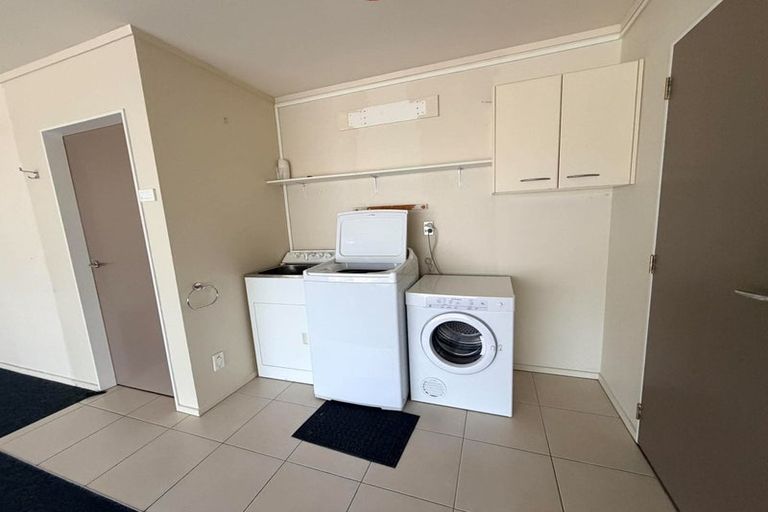 Photo of property in Fernhill Flats, 3/324 The Terrace, Te Aro, Wellington, 6011