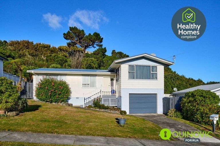 Photo of property in 54 Gloaming Hill, Titahi Bay, Porirua, 5022