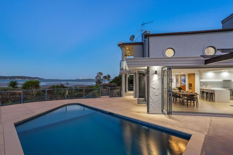 Photo of property in 5 Capstan Court, Te Atatu Peninsula, Auckland, 0610