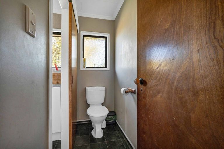 Photo of property in 44 Rawhitiroa Road, Eltham, 4322