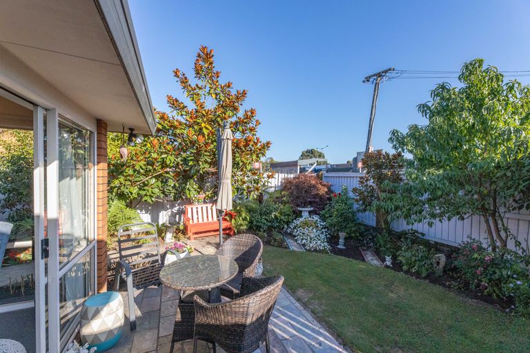 Photo of property in 4 Daniels Road, Redwood, Christchurch, 8051