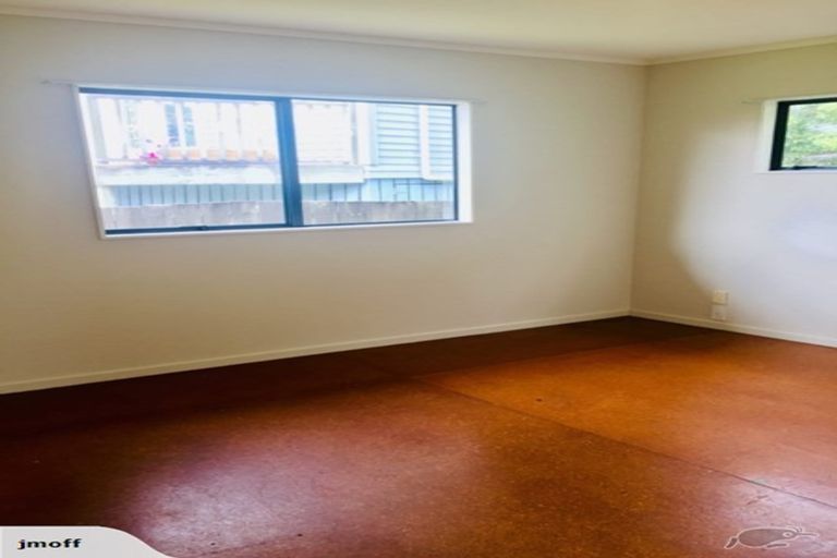 Photo of property in 49a Clayburn Road, Glen Eden, Auckland, 0602