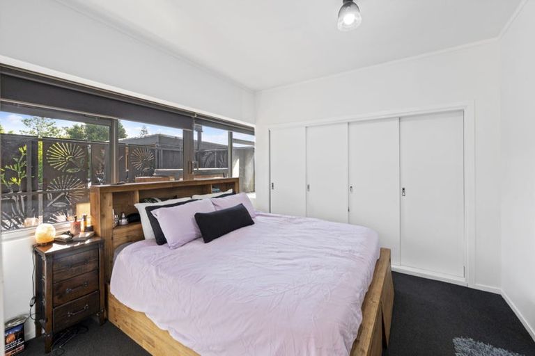 Photo of property in 19 Havelle Avenue, Titirangi, Auckland, 0604