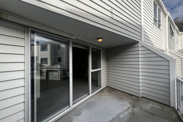 Photo of property in 3ul Papawai Terrace, Mount Cook, Wellington, 6021
