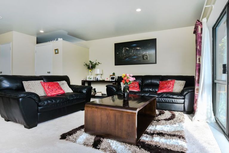 Photo of property in 25 Robertson Road, Favona, Auckland, 2024