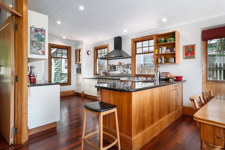 Photo of property in 131 Upland Road, Kelburn, Wellington, 6012