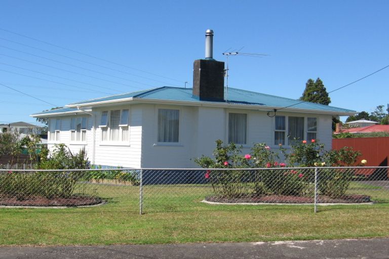 Photo of property in 11 Kiernan Place, Kelston, Auckland, 0602