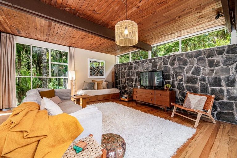 Photo of property in 30 Kopiko Road, Titirangi, Auckland, 0604