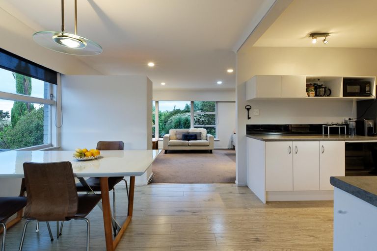 Photo of property in 12 Havelle Avenue, Titirangi, Auckland, 0604