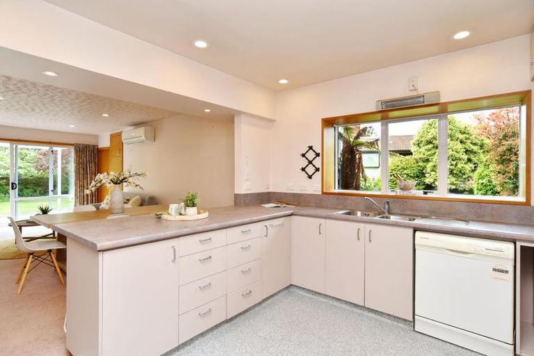 Photo of property in 16 Larch Place, Casebrook, Christchurch, 8051