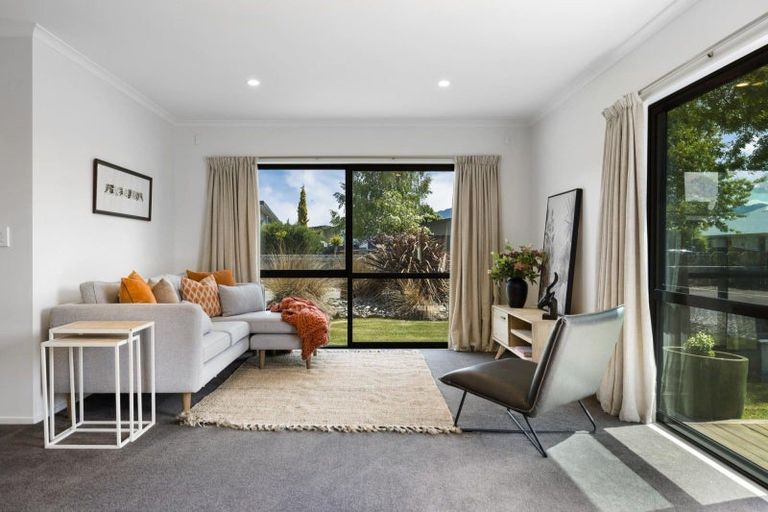 Photo of property in 19 Haddow's Place, Lake Hayes, Queenstown, 9304