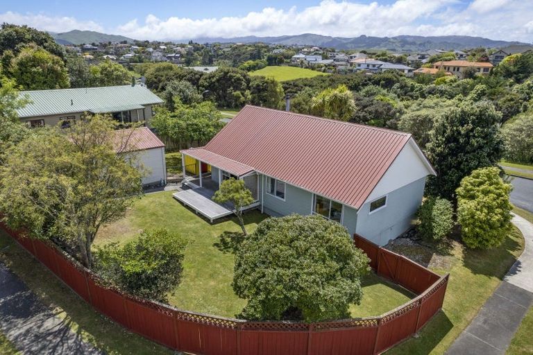 Photo of property in 2 Seagull Place, Whitby, Porirua, 5024