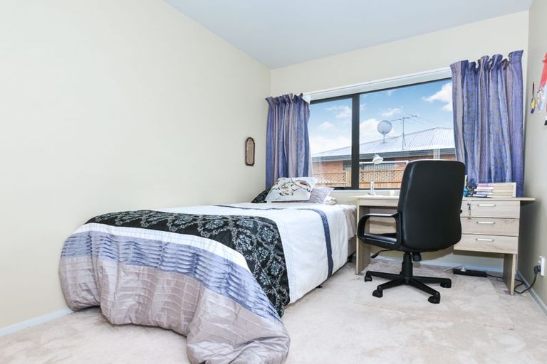 Photo of property in 25 Robertson Road, Favona, Auckland, 2024