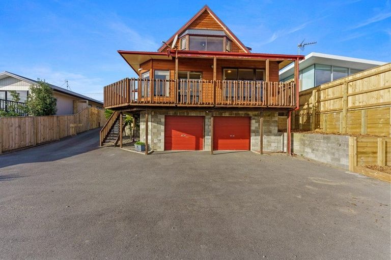 Photo of property in 128 Seaview Road, Paraparaumu Beach, Paraparaumu, 5032