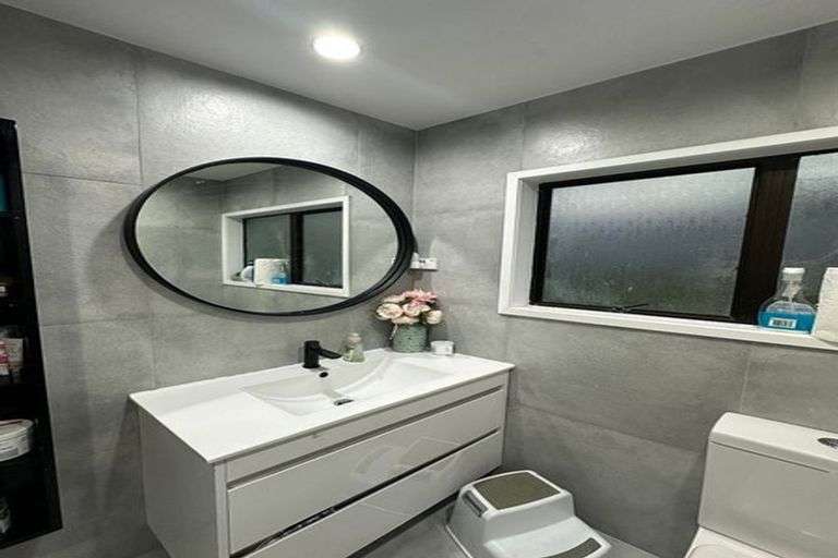 Photo of property in 27a Downing Street, Glenfield, Auckland, 0629