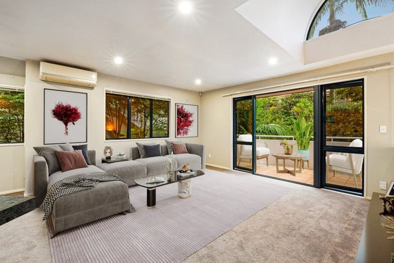 Photo of property in 2/24 Heathcote Road, Castor Bay, Auckland, 0620