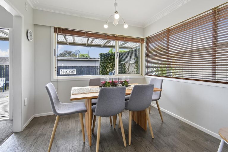 Photo of property in 100 Fitzroy Street, Papatoetoe, Auckland, 2104