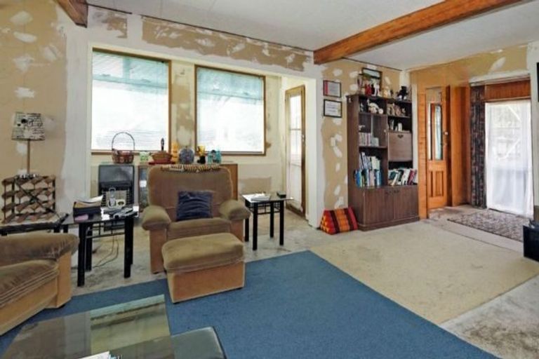 Photo of property in 46 Queen Mary Avenue, New Lynn, Auckland, 0600