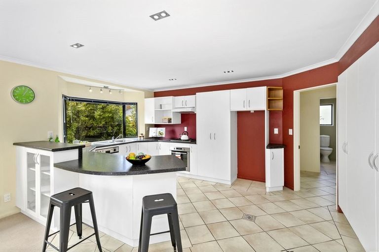 Photo of property in 106 Westchester Drive, Churton Park, Wellington, 6037