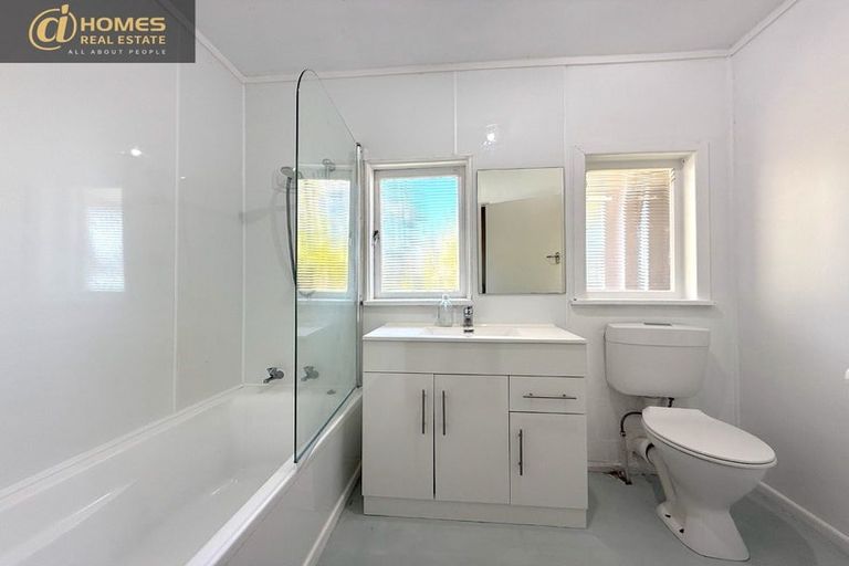 Photo of property in 20 Savoy Road, Glen Eden, Auckland, 0602