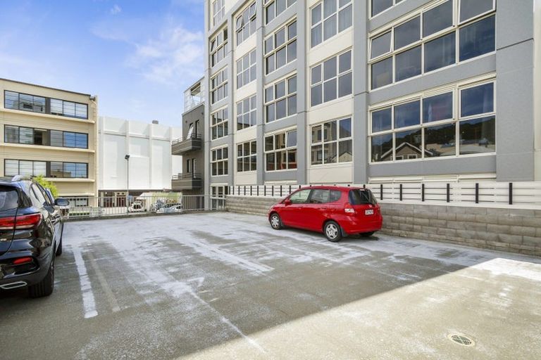 Photo of property in 4e/5 Kent Terrace, Mount Victoria, Wellington, 6011