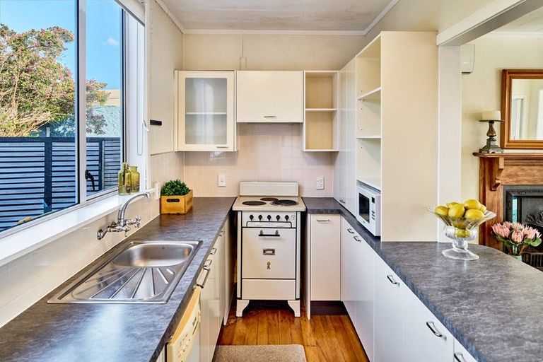 Photo of property in 128 Mana Esplanade, Paremata, Porirua, 5026