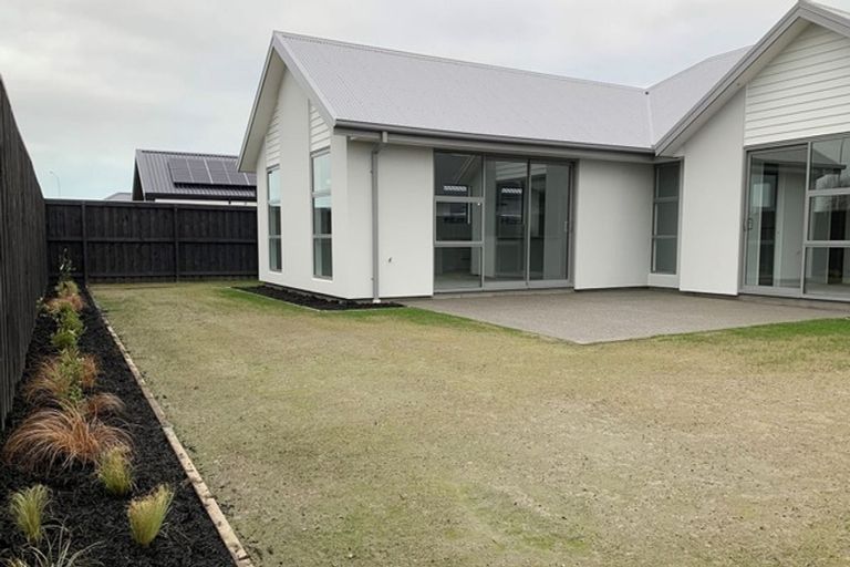Photo of property in 10 Mccahon Drive, Rangiora, 7400