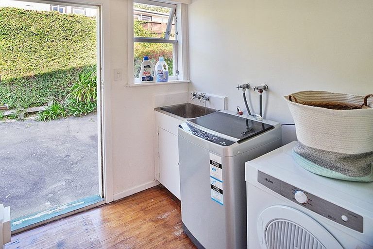 Photo of property in 17 Horokiwi Road West, Newlands, Wellington, 6037