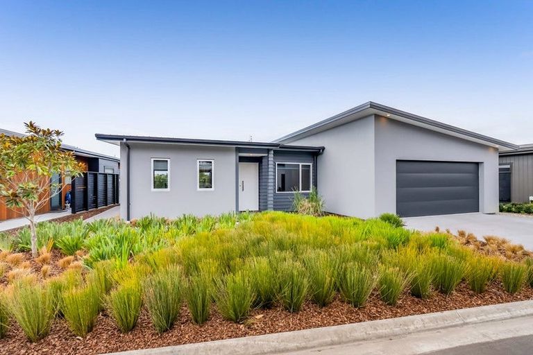 Photo of property in 4 Kakariki Lane, Waiwhakaiho, New Plymouth, 4312